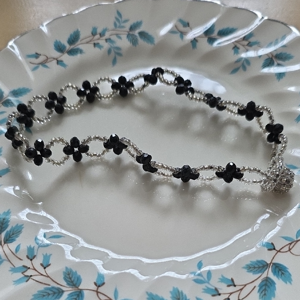 Dainty Pretty Black and Silver Beaded Bracelet